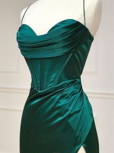 Split Prom Dresses, Green Evening Dress, Green Corset, Prom Dresses Simple, Prom Dress Inspo, Green Prom, Prom Dress Ideas, Prom 2024, Prom Inspo