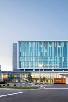 hospital with blue windows Healthcare Architecture Exterior, Hospital Design Architecture Exterior, Hospital Facade Design, Hospital Facade, Hospital Interiors, Healthcare Inspiration, Civic Architecture, Architecture Form