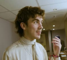 Nice Mullet Men, Declan Mckenna Mullet, Indie Mullet, Indie Haircut, Mullet Ideas, Mullet Men, Mullet Man, Indie Hairstyle, Indie Boy