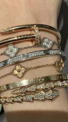 Jewelry Hacks, Luxury Jewelry Brands, Wrist Jewelry, Hand Accessories, Luxe Jewelry, Jewellery Marketing, Gold Ring Designs