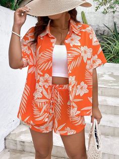 Plongez dans l'été 2024 avec des tenues tropicales vibrantes et stylées ! 🌴✨ Découvrez des looks colorés et rafraîchissants parfaits pour des journées ensoleillées et des escapades exotiques. Adoptez ces outfits légers et tendance pour un été plein de chaleur et de style. 🌺🌞 #ModeTropicale #Été2024 #OutfitInspiration Tropical Look Outfit, Hawaiian Outfits Women, Tropical Shirt Outfit Women, Tropical Party Outfit Women, Beach Outfits For Curvy Women, Summer Tropical Outfits, Honeymoon Outfits Tropical, Island Outfits Tropical, Outfit Plage