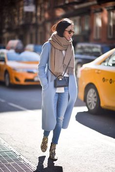 Mantel Outfit, Look Jean, Coat Street Style, Cool Winter, Boating Outfit, Fall Jeans, Moda Jeans, Winter Jeans, Outfit Jeans