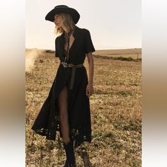 Questions? Leave A Comment Below! Job Outfits, Jeans Blazer, Western Chic, Zara Dress, Window Shopping, Midi Shirt Dress, Black Shirt Dress, Zara Woman, Short En Jean