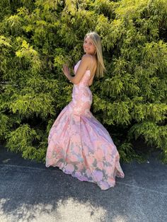 This exquisite floral organza jacquard gown provides a modernized look that will dazzle the onlookers. Featuring a form fitting mermaid silhouette with sweep train and a unique exposed back zipper detail, Rachel Allan 7087 Pink is sure to turn heads. 2 Piece Dress Short, Jacquard Gown, Suits Prom, Slim Fit Tuxedo, Rachel Allan, Tuxedo Wedding, Short Cocktail Dress, Dress Slacks, Mermaid Silhouette