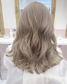 Lowlights Highlights, Soft Blonde Hair, Beige Blonde Hair, Japanese Hair, Medium Bob, Cool Blonde Hair