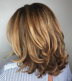 Thick Hair Cuts, Medium Layered Haircuts, Modern Haircuts, Shag Haircut, Penteado Cabelo Curto, Haircuts For Fine Hair, Modern Hairstyles, Medium Hair Cuts