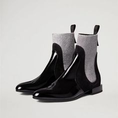 Fashion That Speaks Volumes: Our Women's Boots! 👢✨ Let your boots tell a story. Explore our collection and find the pair that resonates with your unique style. Grey Chelsea Boots, Flat Chelsea Boots, Flat Ankle Boots, Trendy Womens Shoes, Boots Flat, Feminine Chic, Women Shoes Flats Sandals, Ankle Boots Flat, White Shoes Women