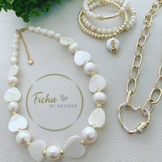 Timeless Watches, Jewelry Boards, Handmade Jewelry Diy, Chic Handbags, Dainty Necklace, Jewelry Diy, Statement Earrings, Everyday Fashion, Pearl Necklace