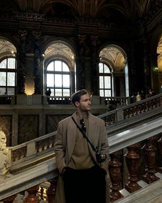 Boy With Cap Aesthetic, London Boy Aesthetic, Cap Aesthetic, Academia Aesthetic Outfit Men, Masculine Outfits, Academia Aesthetic Outfit, Collage Des Photos, Brand Marketing Strategy, London Boy