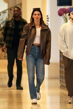 Kendall Jenner Outfits Casual, Kendall Jenner Street Style, Kendall Style, Chique Outfits, Kendall Jenner Outfits, Jenner Outfits, Leather Jacket Outfits, Looks Street Style, Kendall Jenner Style