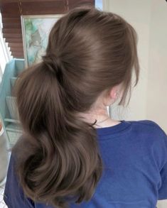 Ponytail Hairstyles Brown Hair, Brown Long Hair Styles, Ponytail Outfit Winter, Brown Hair In Ponytail, Brown Hair In A Ponytail, Brown Hair Ponytail, Ponytail Aesthetic, Brunette Ponytail, Brown Ponytail