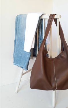 Brown Hobo Bag Outfit, Minimalist Brown Soft Leather Hobo Bag, Brown Hobo Bag With Large Capacity, White Leather Tote Bag, Brown Tote Bag Outfit, Classic Brown Hobo Bag For On-the-go, Brown Suede-lined Hobo Bag For Everyday, Brown Soft Leather Hobo Bag For On-the-go, Leather Slouch Bag