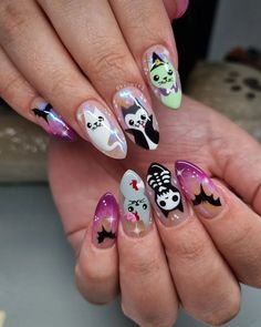 Wes Anderson Inspired Nails, Kawaii Spooky Nails, Halloween Nails With Cats, Halloween Kawaii Nails, Dog Halloween Nails, Sanderson Sisters Nails, Cat Nails Halloween, Halloween Cat Nail Art, Halloween Korean Nails