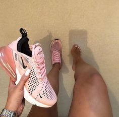 @AliyaMadani Pink Air Max 270, Air Max 270 Outfit, 270 Outfit, Wallpaper Nike, Air Max 270 Women, New Nike Shoes, Stefan Janoski, Shoes Air, Nike Leggings