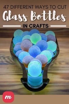 Cut Glass Bottles, Upcycle Bottles, Bottle Paint, Bottle Projects, Crafts With Glass Jars, Bottle Chandelier, Glassware Crafts, Decorated Bottles