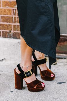 The Best Velvet Platforms Of The Season Collage Fabric, High Heeled Sandals, Nyfw Street Style, Velvet Shoes, Collage Vintage, Fashion Collage, Carrie Bradshaw, Spring Shoes