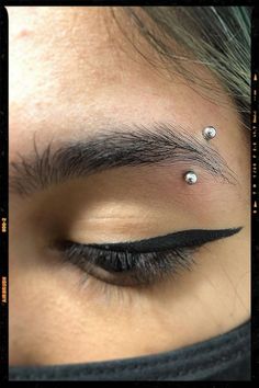 Eyebrow Piercing Idea - Black Liner Eyebrow Percinings, Piercings Eyebrow Girl, Eyebrow Piercing Girl, Eyebrow Piercings, Piercings Eyebrow, Eyebrow Piercing Jewelry, Piercing Eyebrow, Eyebrow Jewelry, App Filter