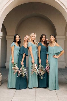 the bridesmaids are all wearing green dresses