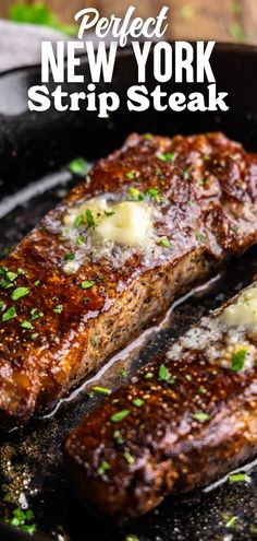 A close up view of a new york strip steak in a skillet topped with melting butter. Best New York Strip Steak Recipe, New York Steak Recipe, Ny Strip Steak Recipes, Steak On Stove, Cook The Perfect Steak, Ny Steak, New York Strip Steak, Strip Steak Recipe