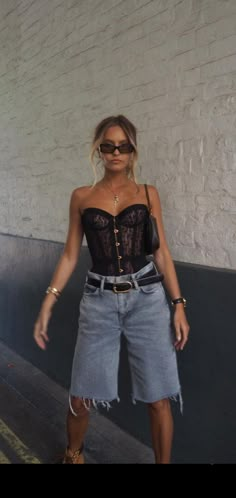 Denim Shorts Dressy Outfit, Corset Top Street Style, Jean Shorts Club Outfit Night, Going Out To The Bar Outfits Night, Bermuda Shorts Outfit 2024, Shorts Bar Outfit, Local Concert Outfit, Leather Short Outfits Summer, Summer Going Out Outfit Bar