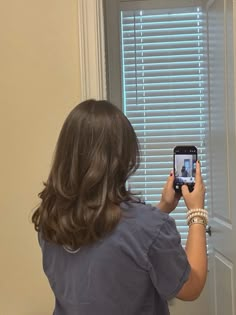 Brown Hair With Layers Short, 4 Layer Haircut, Medium Length Brown Hair Side Part, Soft Layers On Medium Hair, Mid Length Hair Inspo Haircut, Medium Length Hair With Layers Dark, Even Length Haircut Medium, Hershey Haircut Medium, Mid Length U Shaped Haircut