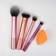 Cheap makeup brushes worth buying. Depending on how you like to apply you makeup determines what face brushes are best for you. Cheerleading Essentials, Schleich Animals, Bright Summer Acrylic Nails, Essential Makeup Brushes, Cheap Makeup Brushes, Real Techniques Brushes, Makeup Brush Kit, Makeup Brush Storage