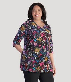 Model Patterned Long Sleeve Floral Tunic, Multicolor Floral Print Cotton Tunic, Luxury Floral Print Tunic, Spring Floral Print Tunic Cover-up, Plus Size Tunics, Green Floral Print V-neck Tunic, Plus Size Tunic, Pocket Tunic, Pear Body Shape