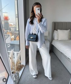 White Trousers Outfit, Spring Work Outfits, Casual Chique, Stylish Work Outfits, Easy Trendy Outfits, Baddie Outfits Casual, Spring Looks, Formal Outfit