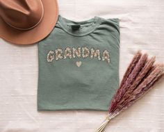 Get ready to love this Grandma Shirt! Is the perfect gift for the Grandma who loves boho floral vibes! *QUICK FACTS* * 100% ring spun Cotton * Machine Washable     *CARE INSTRUCTIONS* Machine wash cold; do not bleach; Tumble dry: medium; Iron, steam, or dry: low heat; Do not dry clean Turn inside out Do not iron directly on the print * S I Z I N G * Sizing is unisex  * HOW TO ORDER * If you're not sure what size is best for you. Follow the size chart on the listing and compare measurements to an Grandma Tshirt, New Grandma Gift, Gift From Grandkids, Announcement Pregnancy, Grandma Shirt, New Grandma, Grandma Shirts, Pregnancy Reveal, Notes Design