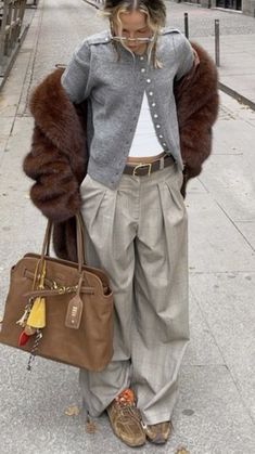 Fw 2024 Fashion Trends, Street Style Winter 2024, Busy Mom Outfits, French Summer Style, Chic Clothing Style, Quoi Porter, Casual Outfit Inspiration, Casual Preppy Outfits, Ageless Style