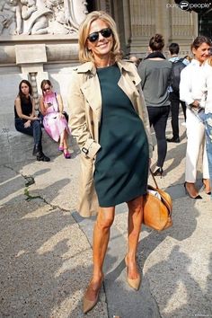 Look femme 50 ans plus de 50 ans tenue vestimentaire Claire Chazal Style, French Chic Outfits, French Street Fashion, Advanced Style, Ageless Style, 50 Style, French Chic, Olivia Palermo