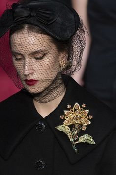 Hats Aesthetic, Brooch Style, Edgy Dress, Designers Jewelry Collection, Milano Fashion, Lace Veil, Milan Fashion Weeks