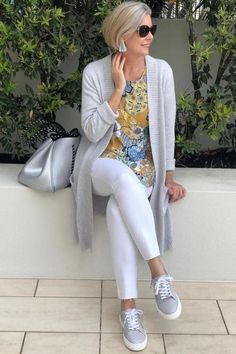 Office Outfits Women Casual, Floral Dress Casual, Office Outfits Women, Chic Look, Fashion Dresses Casual, Fashion Mistakes, Style Mistakes