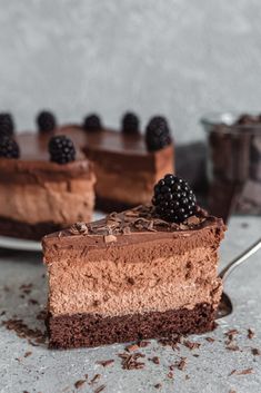 vegan chocolate mousse torte with blackberries on top and text overlay