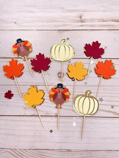 thanksgiving cupcake toppers with fall leaves, pumpkins and a turkey on them