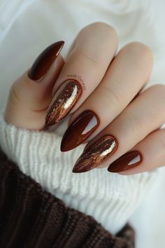 Rich chestnut brown nails featuring intricate gold leaf details for a luxurious fall nail design. These nails are perfect for adding elegance to your autumn wardrobe. Check out more fall nails at NailHow.com. Short Stiletto Nails Fall, Fall Coloured Nails, Fall Nails With Gold Accent, Autumn Nail Art Ideas, Fall Manicure Designs, Brown Sugar Nails, Bronze Nails Designs Fall, Brown And Gold Nail Art, Fall Nails Ideas Short