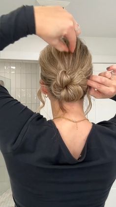 Low Bun Updo, Long Hair Designs, Hoco Hair Ideas Updo Hairstyle, Hoco Hair Ideas Ponytail, Bun Updo, Hoco Hair Ideas Medium, Elegant Wedding Hair, Easy Hair Updos, Braided Hairstyles For Teens