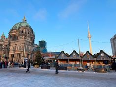 Berlin Christmas Markets Itinerary: How to Combine Markets & Sightseeing Humboldt Forum, Checkpoint Charlie, Berlin Travel, East Berlin, Brandenburg Gate