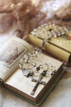 Bible And Rosary Aesthetic, Rosary Aesthetic, Bible And Rosary, Protestant Prayer Beads, Child Jesus, Catholic Art