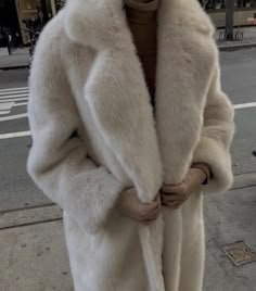 White Fur Coat, Fashion Guide, White Fur, Winter Fits, Mode Inspo, Elton John, Winter Looks, Fall Winter Outfits