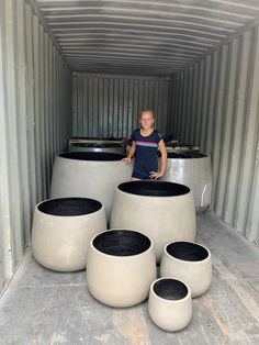 Large Garden Pots, Large Garden Planters, Large Outdoor Planters, Potted Plants Outdoor, Cement Pots, Planter Pots Outdoor, Outdoor Pots, Modern Planters, Small Backyard Patio