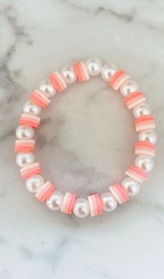 Preppy Brackets To Make, Braclet Ideas Clay Bead Words, Cute Brackets To Make, Preppy Bead Bracelet Ideas, Inspo For Clay Bead Bracelets, Bracket Clay Bead Ideas, Cute Things To Put On A Bracelet, Bracelet Designs Clay Beads, Diy Clay Beads Bracelet