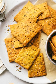 homemade chickpea crackers Chickpea Crackers, Homemade Crackers Healthy, Gluten Free Cracker Recipe, Indian Cuisine Recipes, Wheat Crackers, Crackers Recipe, Gluten Free Crackers