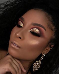 Gold And Brown Eye Makeup, Semi Cut Crease, Maquillage Yeux Cut Crease, Video Makeup, Glam Makeup Look, Makeup Eye Looks, Glamour Makeup, Make Up Looks, Dark Skin Makeup