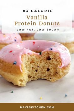 Easy Vanilla Protein Donuts with the highest protein you will find! Vanilla protein powder donuts are healthy with only 83 calories each, low sugar and low fat. Low Calorie Donuts, Protein Donuts Recipe, Healthy Donuts Recipe, Cake Donuts Recipe, Low Calorie Protein, Easy Donut Recipe, Protein Donuts, Healthy Donuts, High Protein Desserts