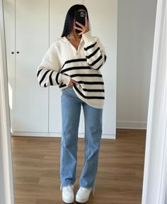 British Fashion 2023, Autumn Outfit Inspo 2022, Uni Girl Outfit, 2023 Womens Fashion Casual, Uni Fits Aesthetic, Pop Of Colour Outfit, Striped Sweater Outfit Aesthetic, Plus Size Basic Outfits, Uni Outfits Fall