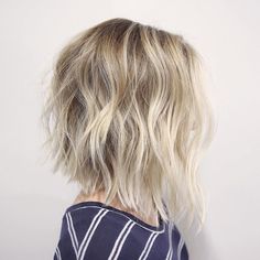 blonde+messy+long+bob                                                                                                                                                                                 More Trendy We Fryzurach, Blonde Lob, Haircut Wavy, Amazing Hairstyles, Blonde Bob Hairstyles, Wavy Lob, Choppy Bob Hairstyles