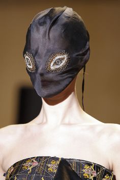 Margiela Mask, Ant Hill, 2014 Couture, Dior Haute Couture, Fashion Mask, Weird Fashion, Masks Art, Charles Bukowski, Black Mask