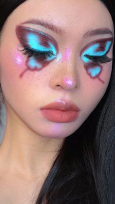 Makeup Ideas For Summer, Photographic Makeup, Butterfly Makeup, Pretty Eye Makeup, Colorful Tops, Neon Makeup, Face Paint Makeup, Eye Makeup Ideas