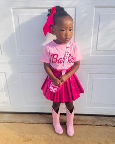 Barbie Birthday Party Outfit Kids, Barbie Birthday Outfit Kids, Barbie Outfits For Kids, Barbie Birthday Outfit, Barbie Themed Outfits, Real Life Barbie, Kid Birthday Outfits, Barbie Theme Party, Accessoires Barbie